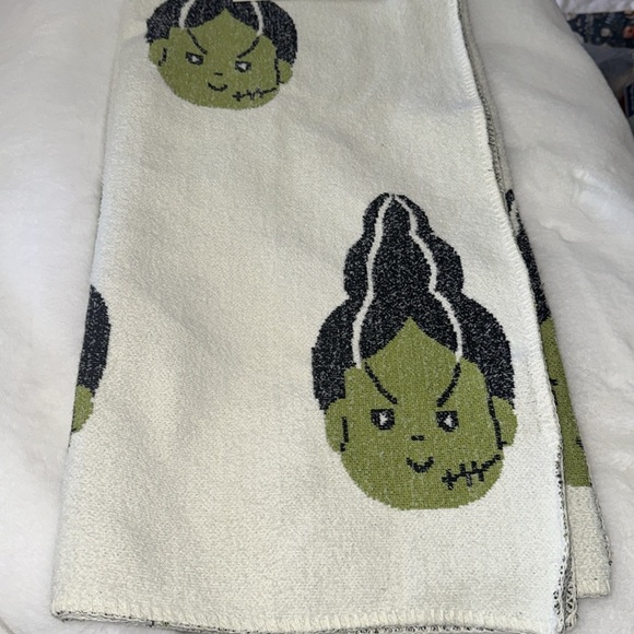 2025 Noir Night BRIDE of FRANKENSTEIN Halloween Decorative Throw Blanket NEW! - Picture 2 of 6